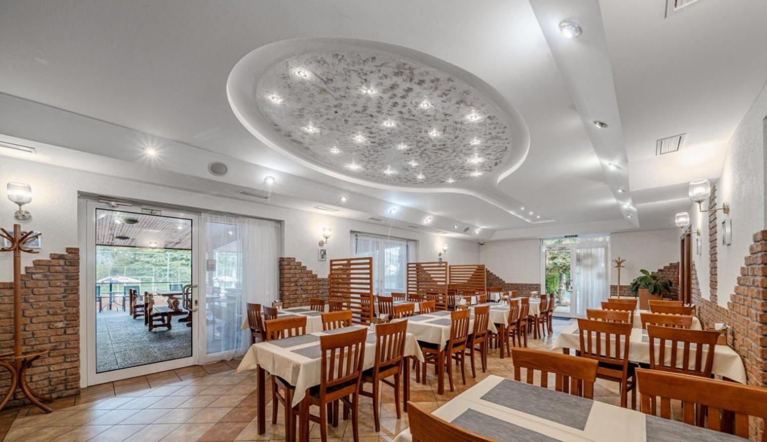 Raketa Residence, Restaurant & Hotel Prievidza Exterior photo