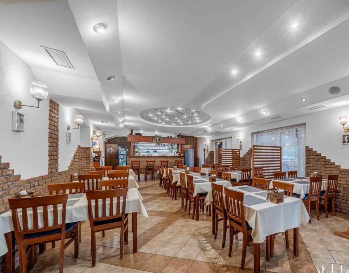 Raketa Residence, Restaurant & Hotel Prievidza Exterior photo